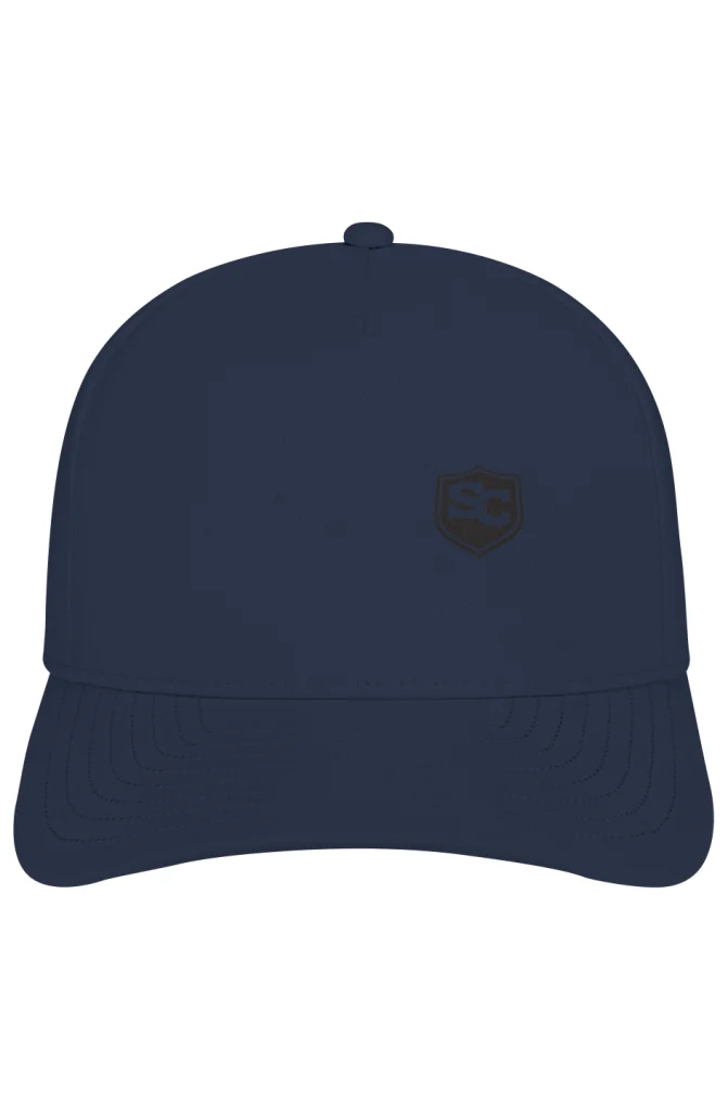 Gorra perforada impermeable azul marino con el escudo SC
