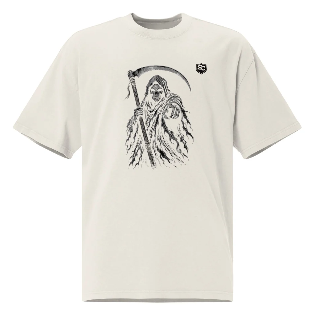 Camiseta oversize desgastada color hueso con la Muerte y su guadaña, vista frontal